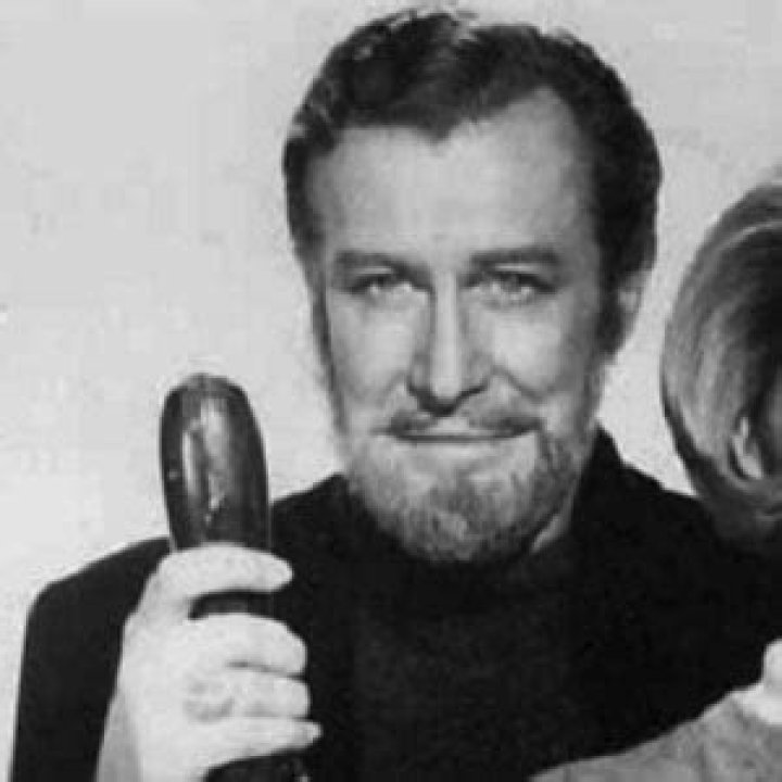 Edward Mulhare - Bio, Age, siblings, height, Wiki, Facts and Family