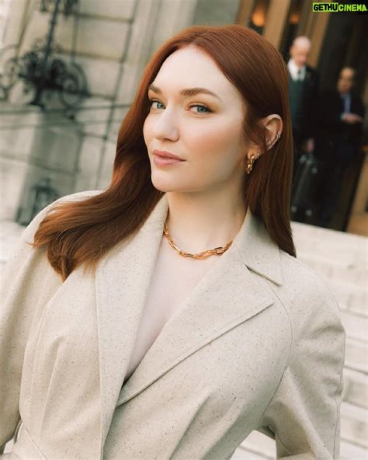Eleanor Tomlinson - Bio, Age, Wiki, Facts and Family