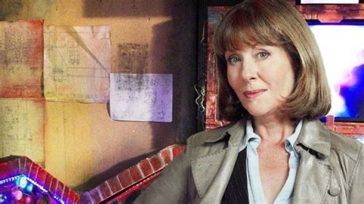 Elisabeth Sladen - Bio, Age, Wiki, Facts and Family