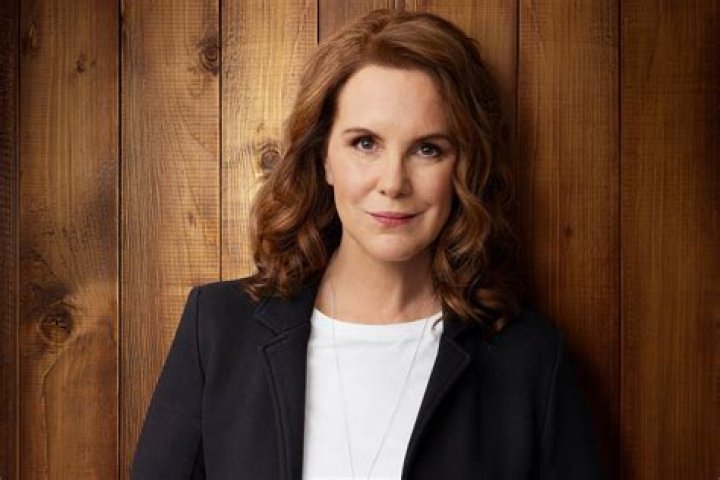 Elizabeth Perkins - Bio, Age, Wiki, Facts and Family