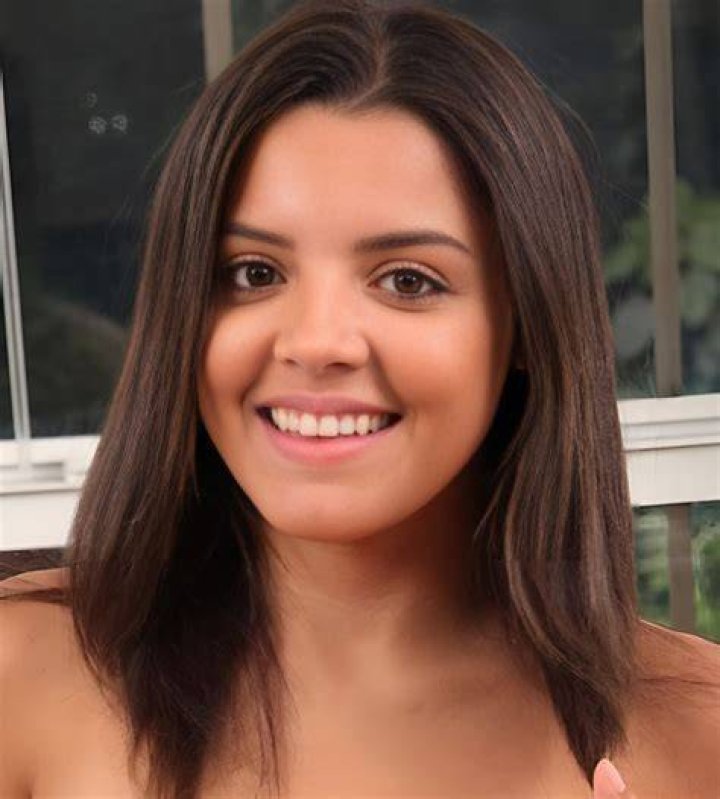 Ella Cruz - Bio, Age, Wiki, Facts and Family