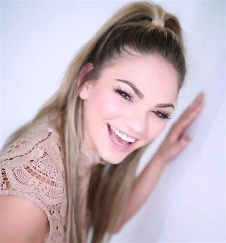 Ella Faris (actress) - Wikipedia, Age, Net Worth, Biography , Spotify, TikTok, Facebook, Facts and Family