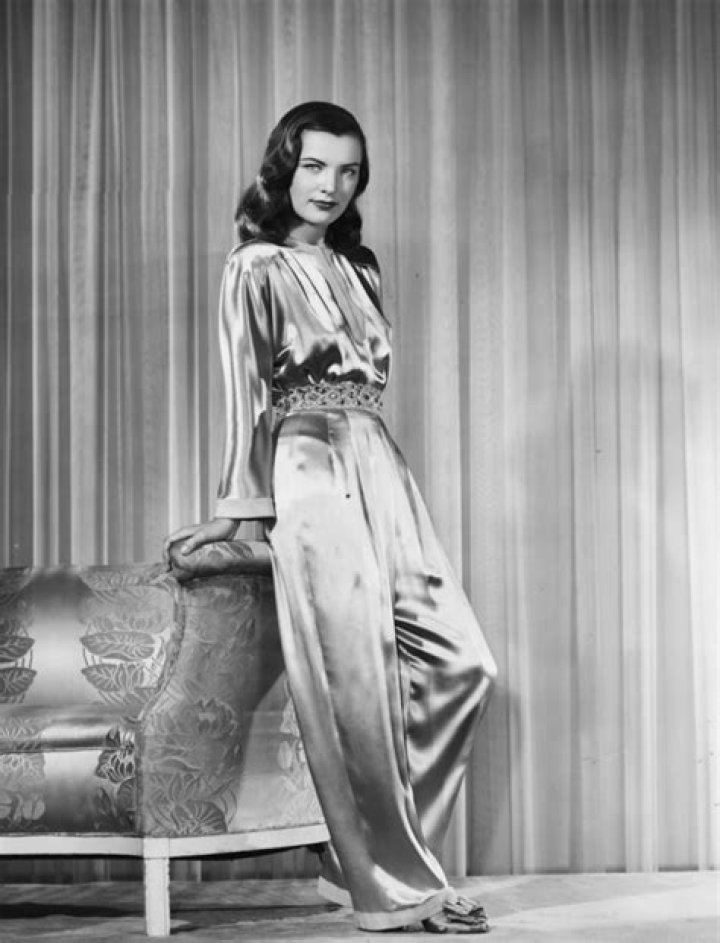 Ella Raines - Bio, Age, Wiki, Facts and Family
