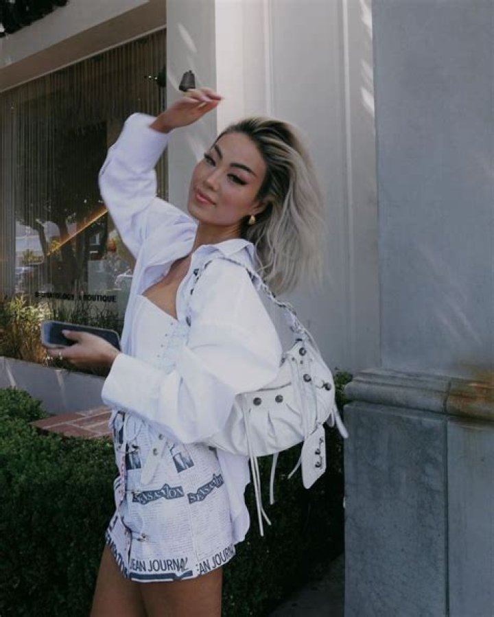 Ellen V Lora - Bio, Age, Wiki, Facts and Family