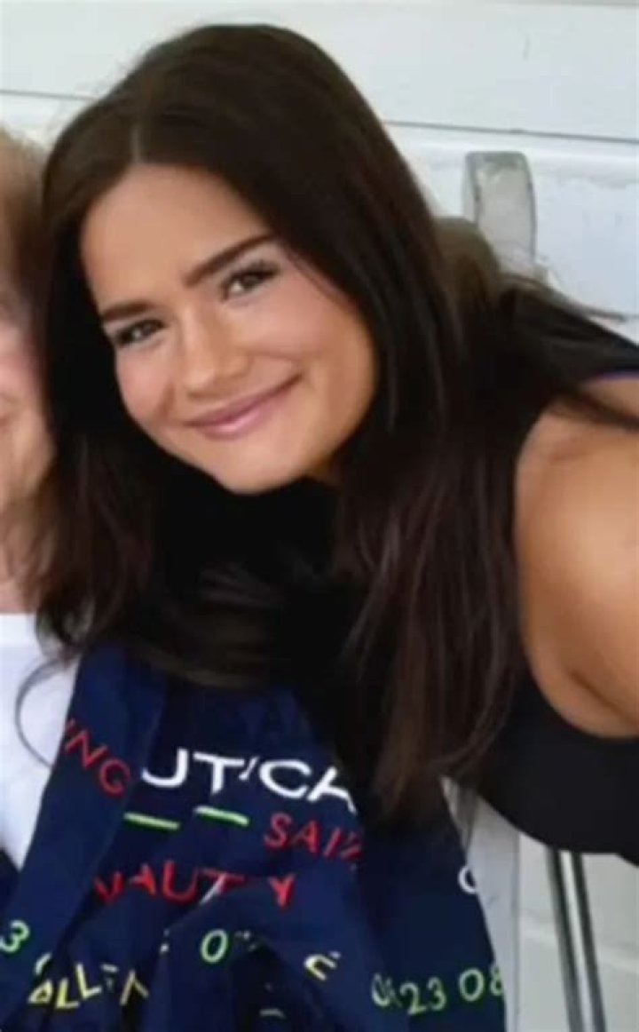 Ellie Bates - Bio, Age, Wiki, Facts and Family