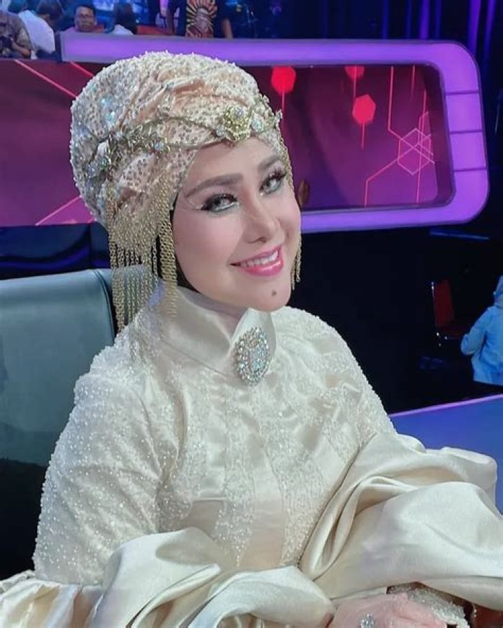 Elvy Sukaesih - Bio, Age, Wiki, Facts and Family