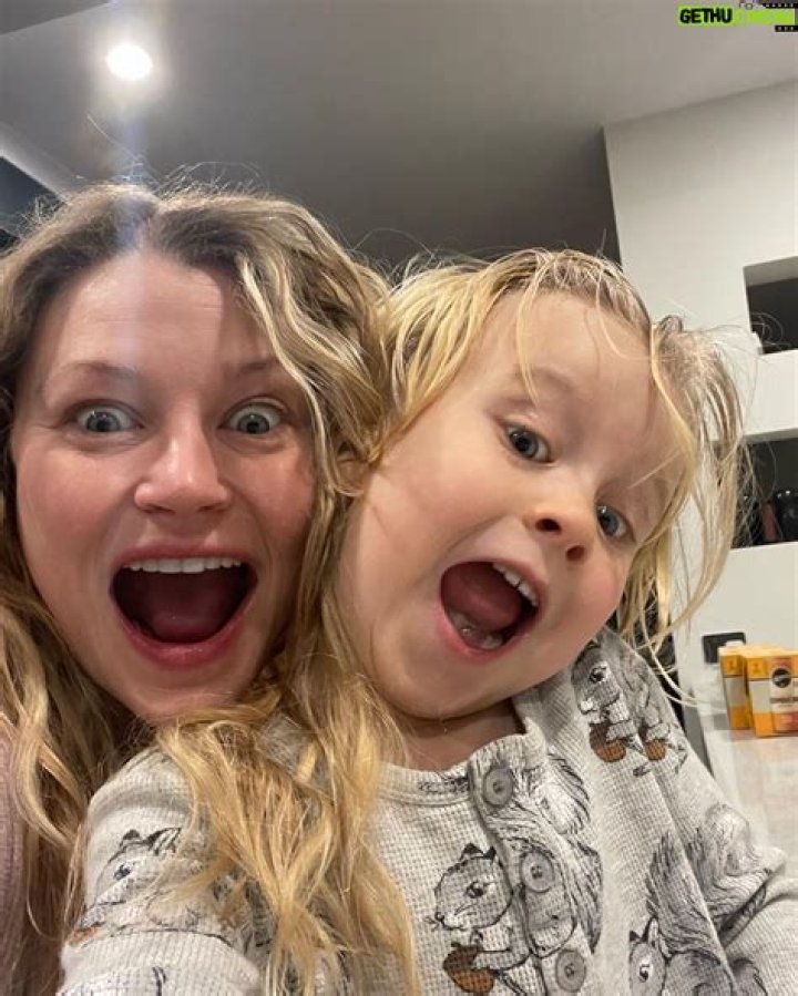 Emilie De Ravin - Bio, Age, Wiki, Facts and Family