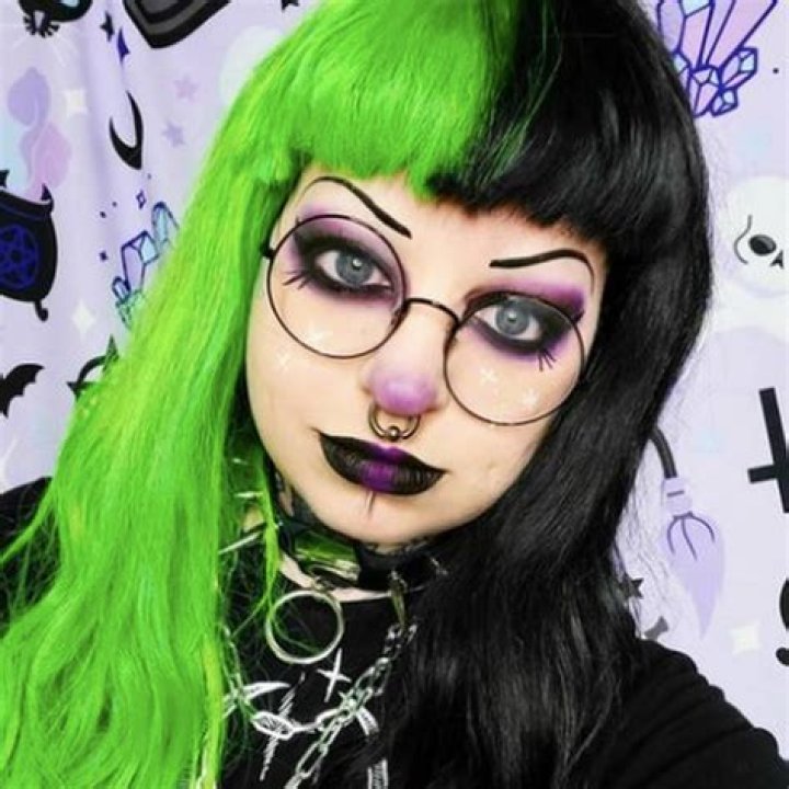 Emily Boo - Bio, Age, Wiki, Facts and Family