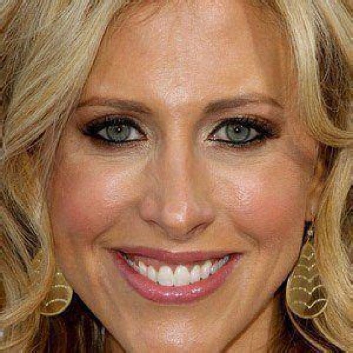 Emily Giffin - Bio, Age, Wiki, Facts and Family