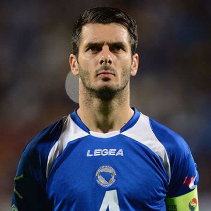 Emir Spahic - Bio, Age, siblings, height, Wiki, Facts and Family