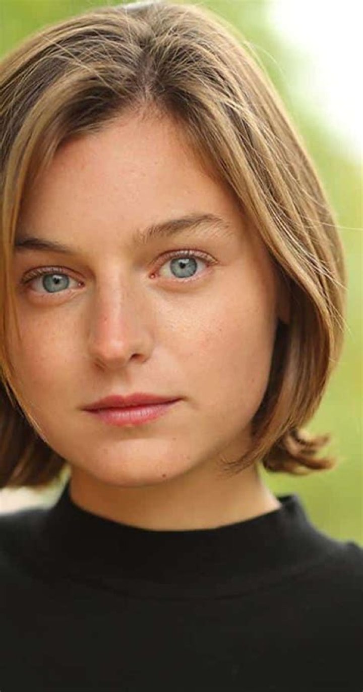 Emma Corrin - Bio, Age, Wiki, Facts and Family