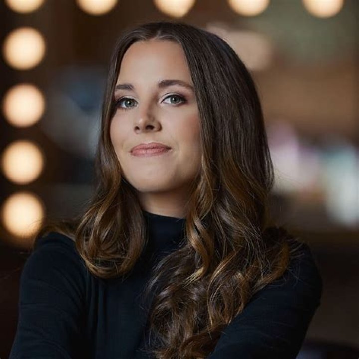 Emma Noyes: Novelist Detailed Bio, Age, Birthday, & Height Insights and more