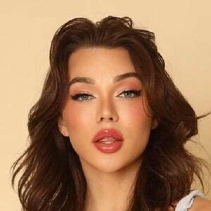 Emma Rose: Instagram Star Detailed Bio, Age, Birthday, & Height Insights and more