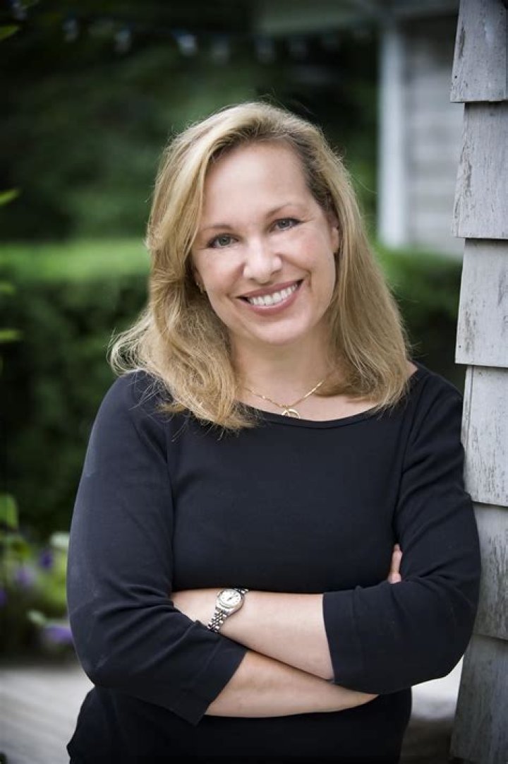 Emma Walton Hamilton - Bio, Age, Wiki, Facts and Family