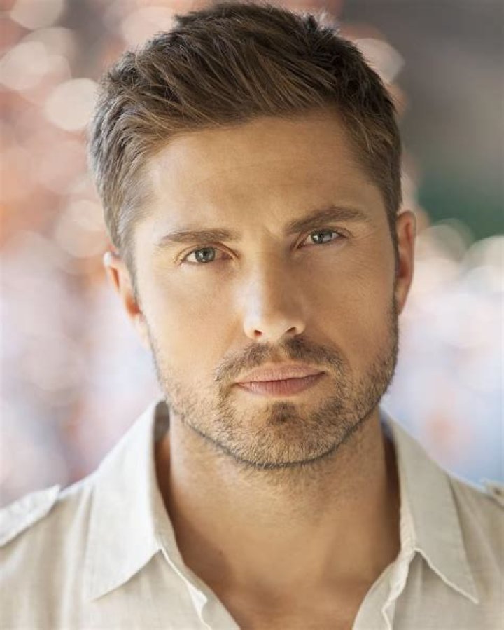Eric Winter - Bio, Age, net worth, weight, height, Wiki, Facts and Family