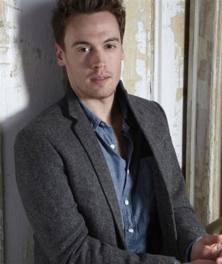 Erich Bergen - Bio, Age, weight, height, Wiki, Facts and Family