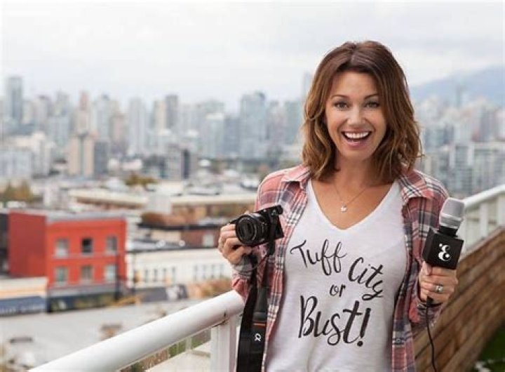 Erin Cebula - Bio, Age, Wiki, Facts and Family