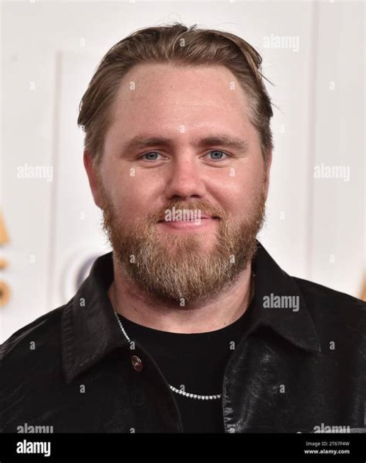 Ernest Keith Smith: Country Singer Detailed Bio, Age, Birthday, & Height Insights and more