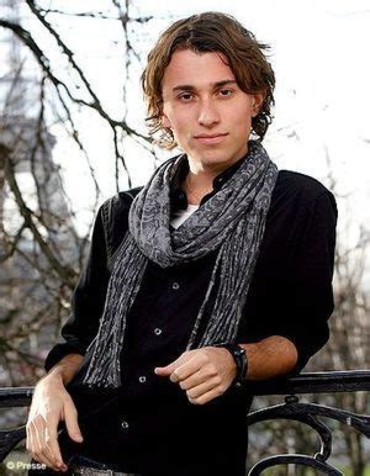 Esteban Cortazar - Bio, Age, Wiki, Facts and Family