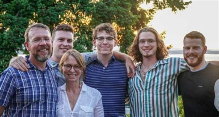 Ethan Chlebowski - Bio, Age, Wiki, Facts and Family