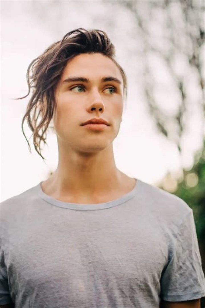 Finn Roberts - Bio, Age, Wiki, Facts and Family