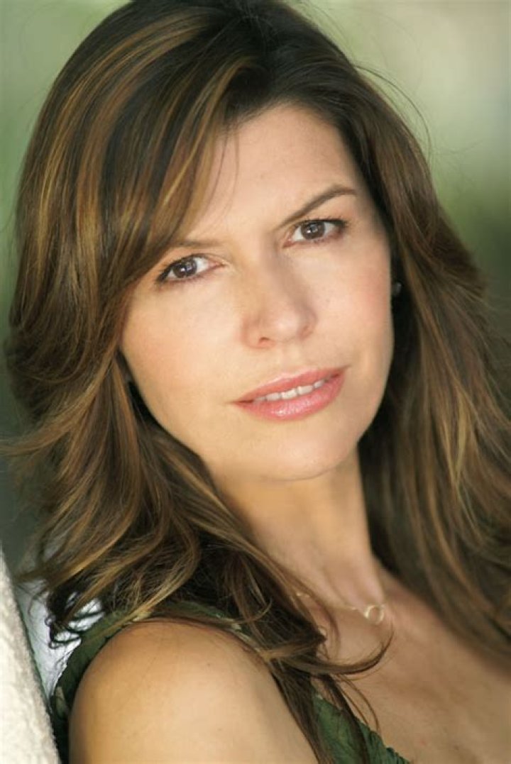 Finola Hughes - Bio, Age, Wiki, Facts and Family