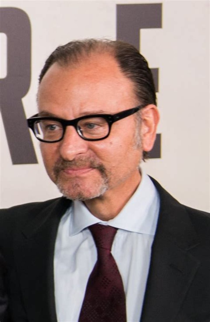 Fisher Stevens - Bio, Age, net worth, height, Wiki, Facts and Family