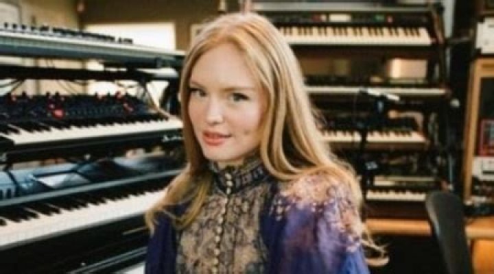 Freya Ridings - Bio, Age, Wiki, Facts and Family