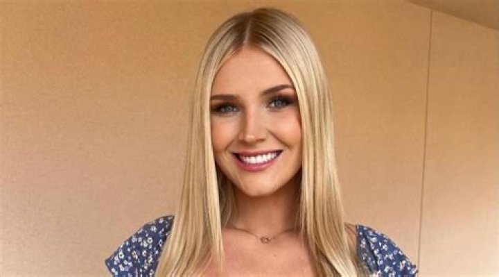 Gaby Dunn - Bio, Age, Wiki, Facts and Family