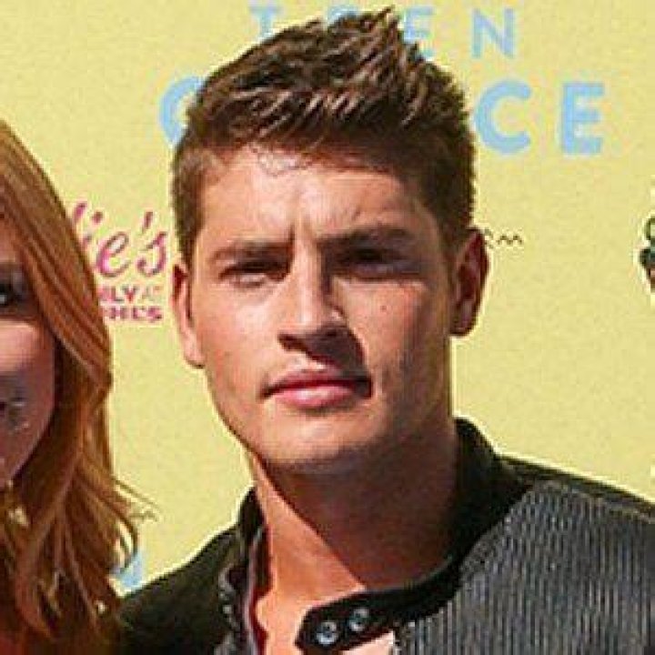 Gregg Sulkin - Bio, Age, net worth, height, Wiki, Facts and Family