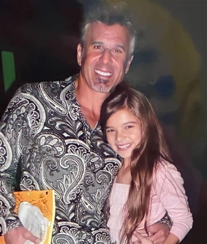 Hailee - Bio, Age, Wiki, Facts and Family