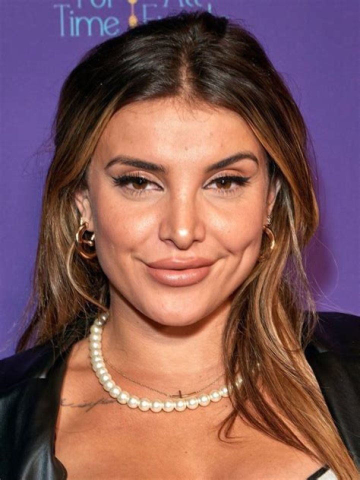 Hana Giraldo - Bio, Age, Wiki, Facts and Family