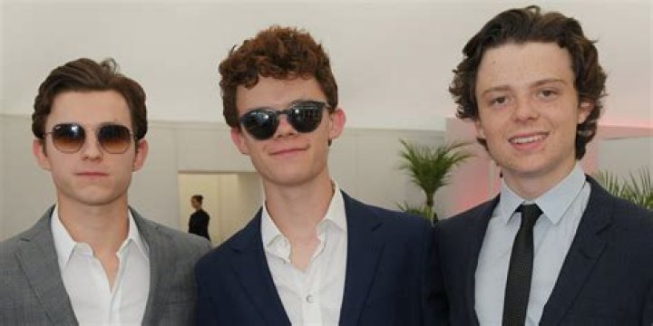 Harry Holland - Bio, Age, siblings, height, Wiki, Facts and Family