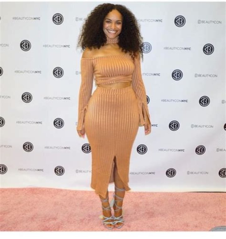 Hey Fran Hey - Bio, Age, Wiki, Facts and Family