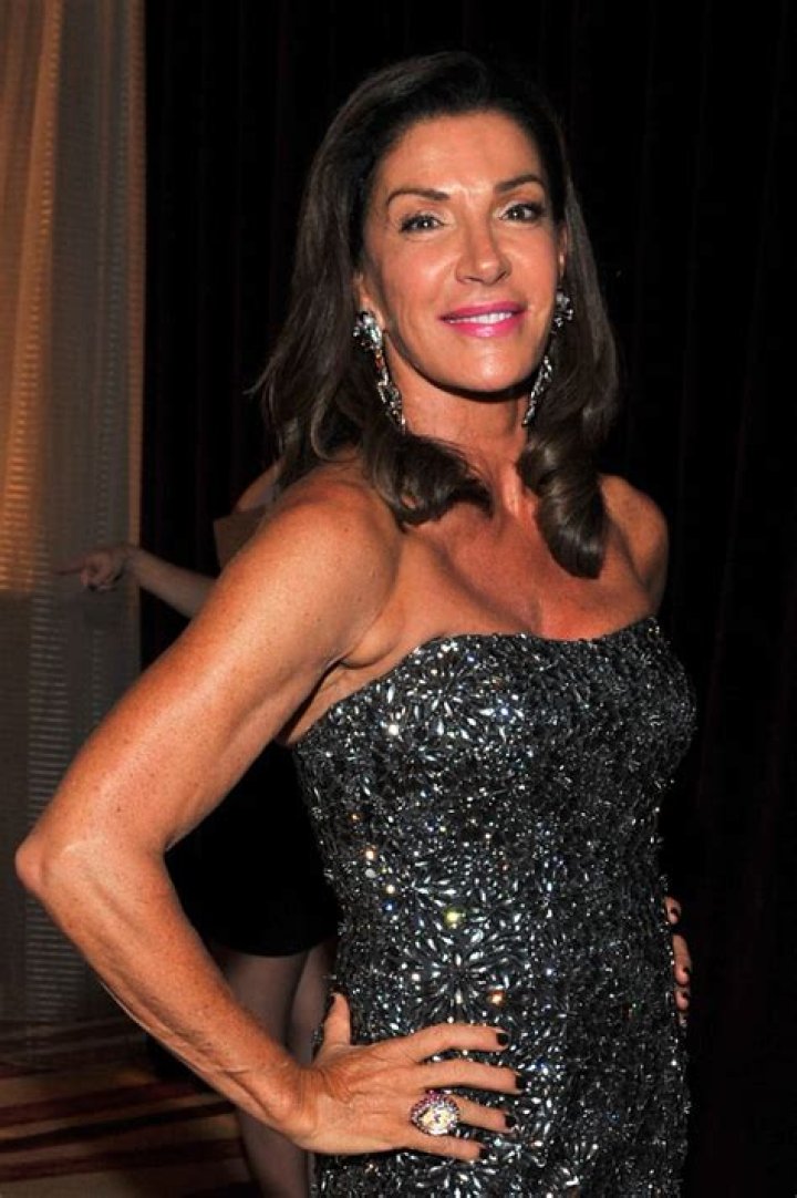 Hilary Farr - Bio, Age, Wiki, Facts and Family