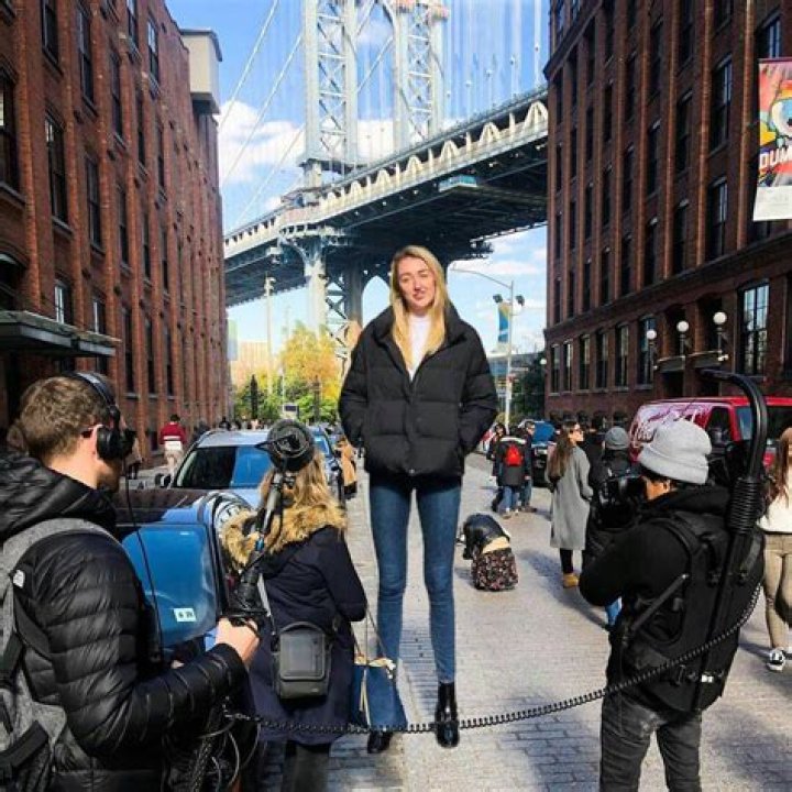 Holly Burt - Bio, Age, Wiki, Facts and Family