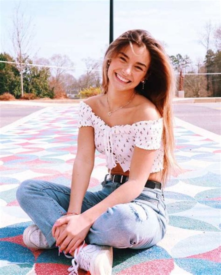 Hopie Schlenker (webvideostar) - Wikipedia, Age, Net Worth, Biography , Spotify, TikTok, Facebook, Facts and Family