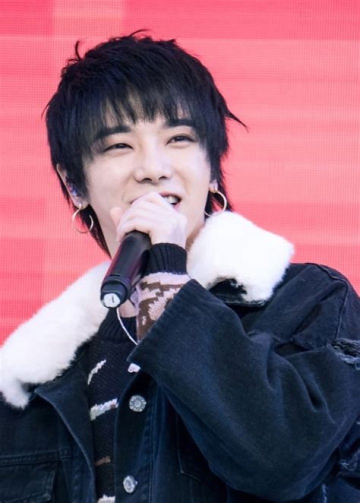 Hua Chenyu - Bio, Age, weight, height, Wiki, Facts and Family