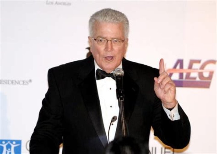 Huell Howser - Bio, Age, net worth, height, Wiki, Facts and Family