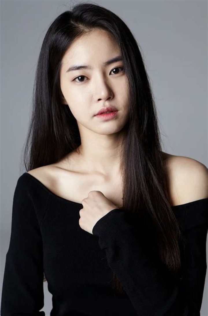 Hwang Seung-eon - Bio, Age, siblings, height, Wiki, Facts and Family