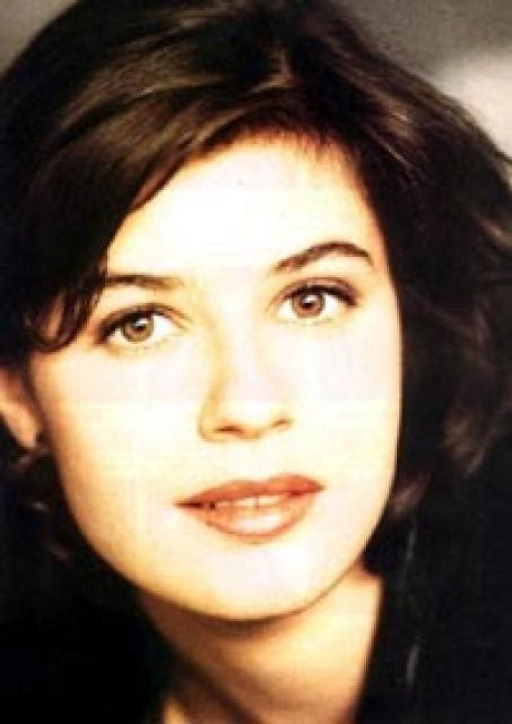 Irene Jacob - Bio, Age, Wiki, Facts and Family