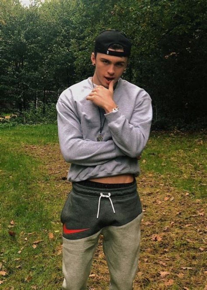 Itsselmo - Bio, Age, height, weight, Wiki, Facts and Family