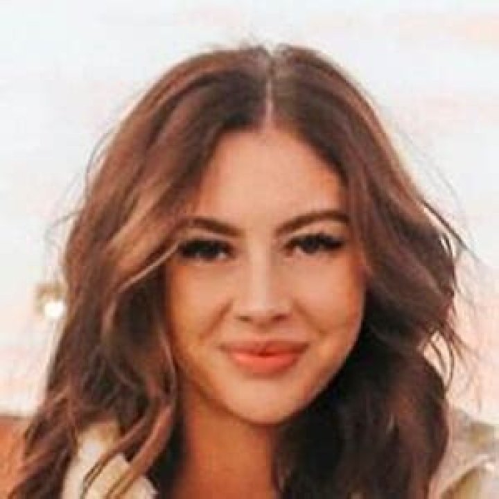 Izzy Larsen: TikTok Star Detailed Bio, Age, Birthday, & Height Insights and more