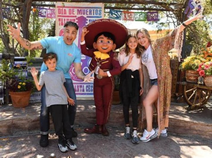 Jaime Camil - Bio, Age, net worth, siblings, height, Wiki, Facts and Family