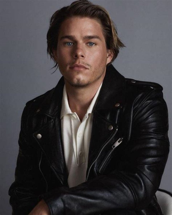 Jake Manley - Bio, Age, Wiki, Facts and Family