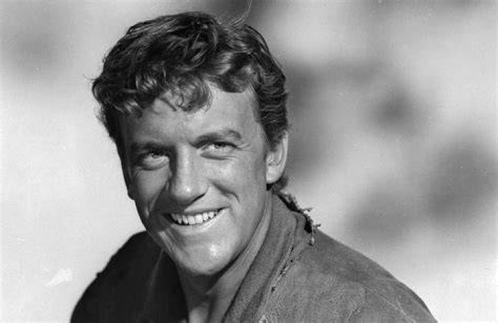 James Arness - Bio, Age, net worth, siblings, height, Wiki, Facts and Family