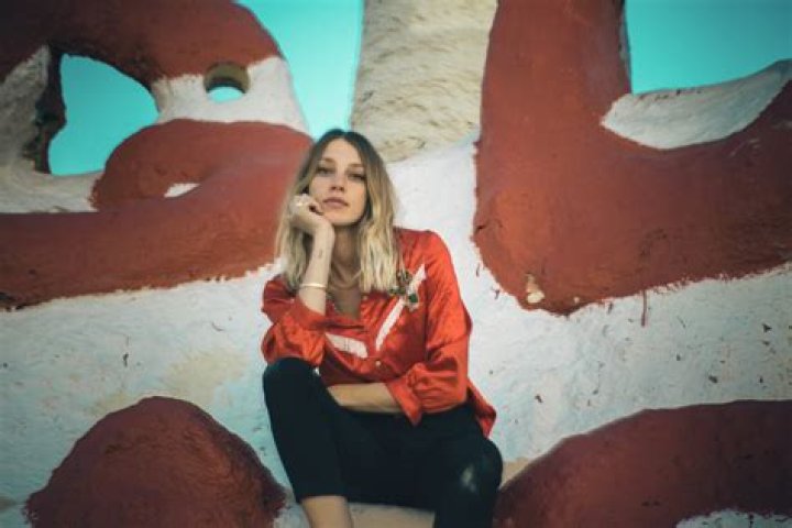 Janell - Bio, Age, Wiki, Facts and Family