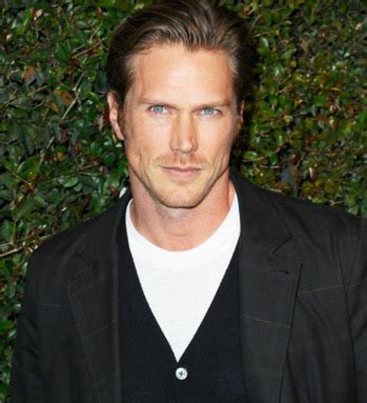 Jason Lewis - Bio, Age, net worth, siblings, height, Wiki, Facts and Family
