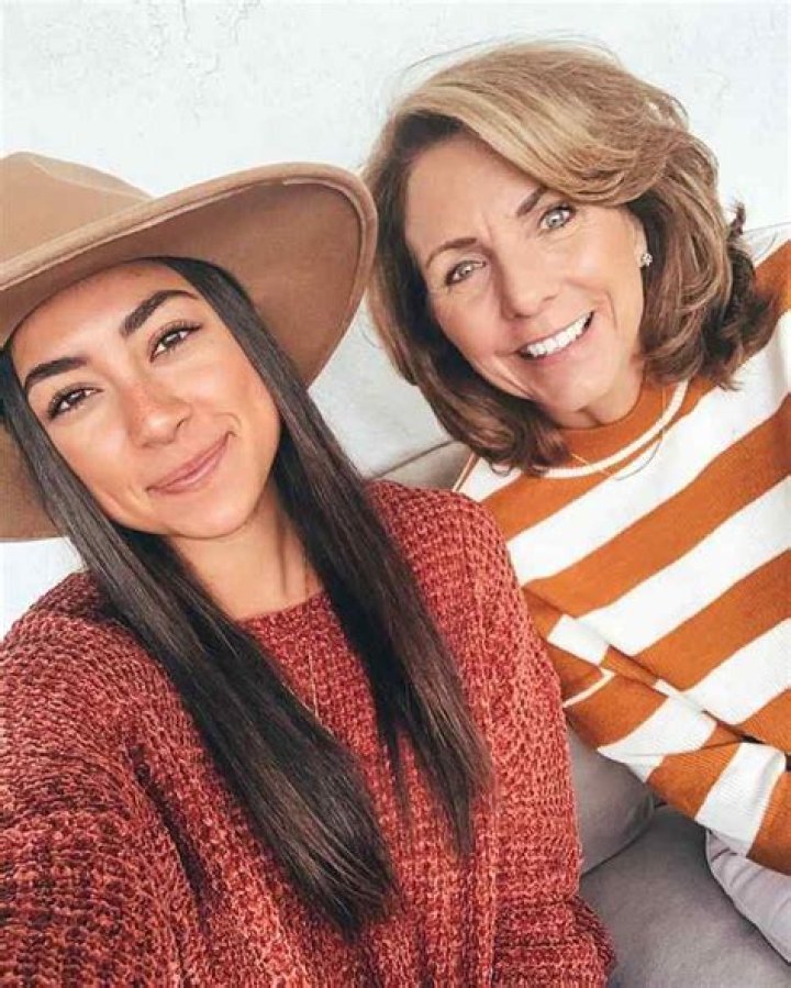 Jeanine Amapola - Bio, Age, Wiki, Facts and Family