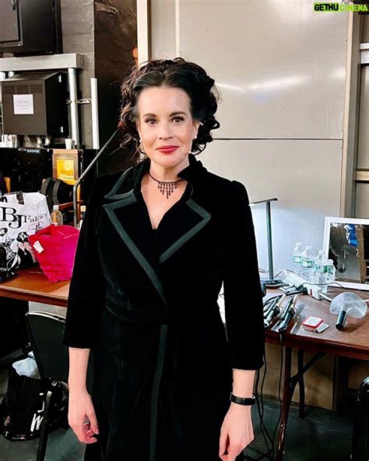 Jenna Leigh Green - Bio, Age, Wiki, Facts and Family